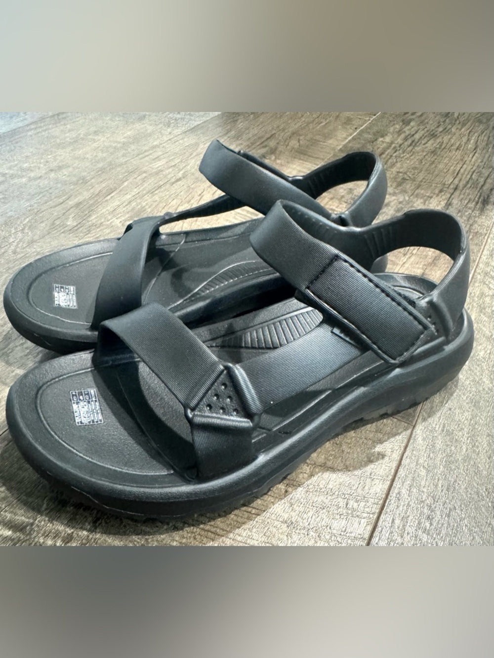 Teva Hurricane Drift Black Sandals W9 / M7 NWOT